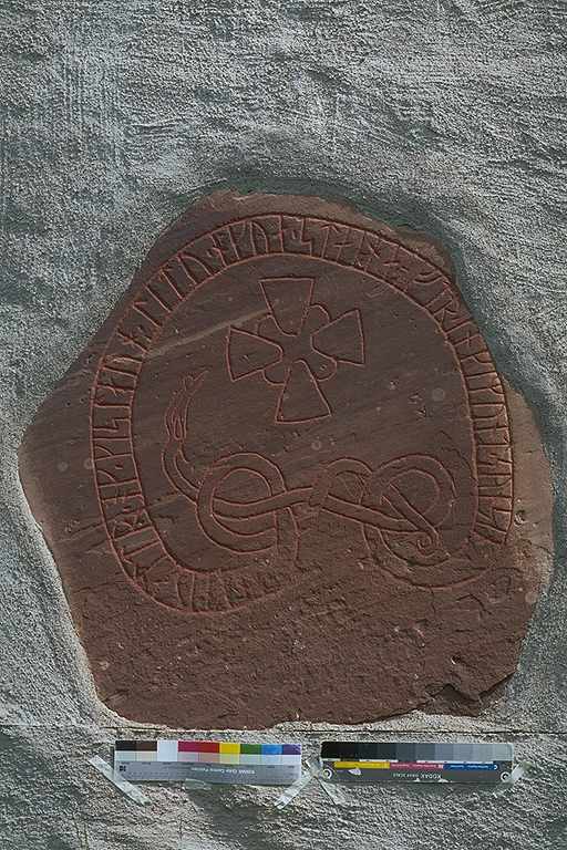 Runes written on runsten, röd jotnisk sandsten. Date: V